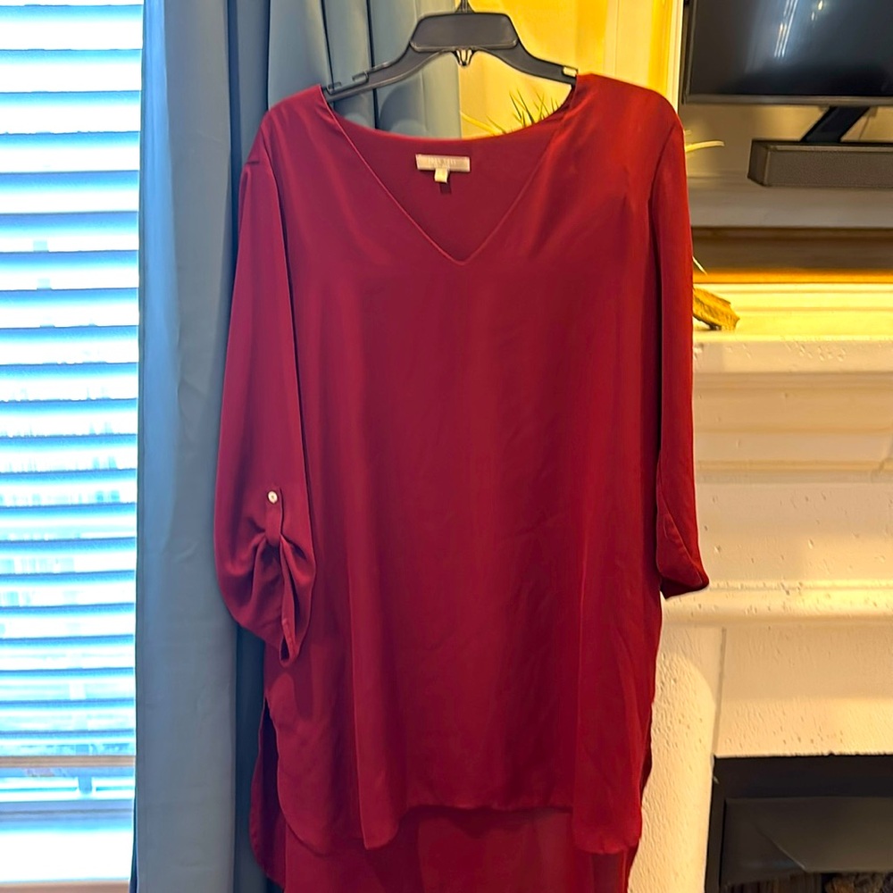 Joan Vase Crimson polyester tunic